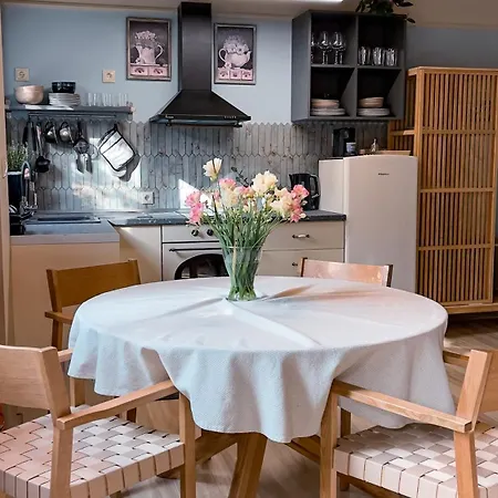 De Zen アパート カヴァラ